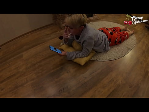 ❤️ Mcheshi Mwenye Kichaa Anayenyonya Diki Kubwa Akimnyonya na Kumdunda Juu yake - Ngono ya Mkundu Video ya mkundu ❌